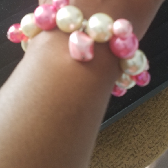 Pink and pearls fashion accessory set - Picture 4 of 4